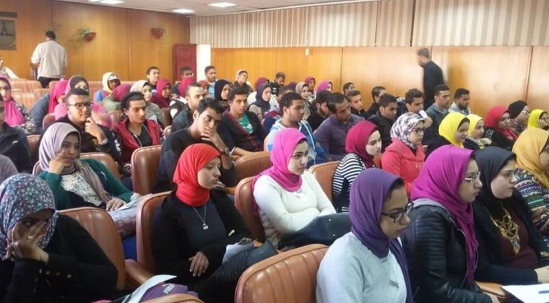 صورة ارشيفية لطلاب جامعات