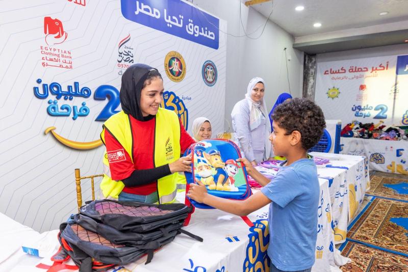 فرحة العودة للمدارس.. صندوق تحيا مصر يصل لـ 2000 أسرة بالإسماعيلية