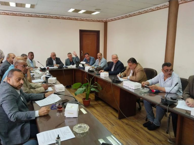 مجلس اتحاد العمال يجدد الثقة في القيادة السياسية